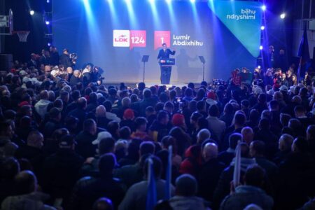 Abdixhiku për tubimin në Kodrën e Trimave: Askund sikur sonte, Prishtina po rikthehet në bastion të LDK-së