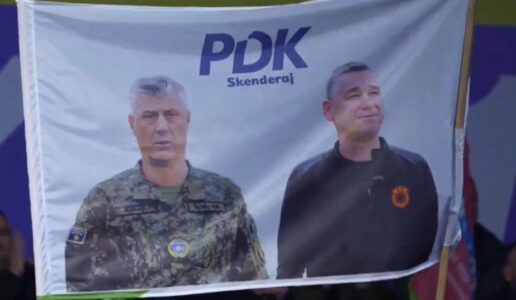 Krasniqi para simpatizantëve të PDK-së përshëndet Thaçin, Veselin, Krasniqin dhe Selimin