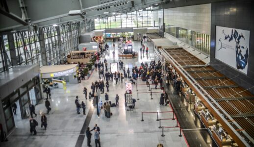 Aeroporti ”Adem Jashari”: Konfiskohen 50 fishekë në valixhen e një personi