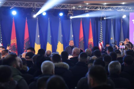 Daut Haradinaj sallës me të rinj në Deçan: Jeni kampionë, çdo herë nga këtu ka filluar gjithçka