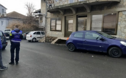 REL: Punonjës të strukturave paralele punojnë edhe nga shtëpia edhe pranë pikave kufitare pas mbylljes së tyre