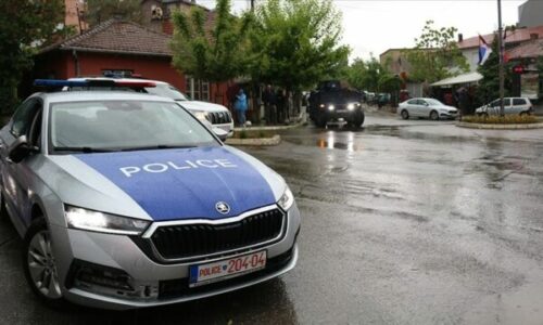 Policia mbyll një ndërtesë në veri që funksiononte si zyrë tatimore e Ministrisë së Financave të Serbisë