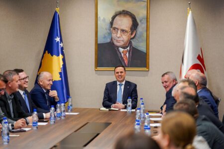 LDK-ja e përmbyll fushatën të shtunën në sheshin “Skënderbeu”, Abdixhiku: Fitore dhe asgjë më pak