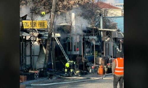 Zjarri përfshiu 6 lokale, pamje të reja nga djegia e lokaleve te Tregu i Gjelbër në Prishtinë