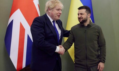 “Është koha për kokë të ftohta”, Boris Johnson: Të kujtojmë se SHBA dhe Ukraina janë në anën e njëjtë