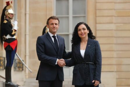 Osmani udhëton për në Paris me ftesë të Macron