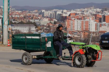 “Fondet e USAID” – Ricikluesi Grashtica ka një mesazh për Trumpin: “Ti je njeri i mirë, ndihmoje Kosovën”