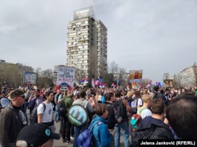 Studentët në Beograd mbajnë 15 minuta heshtje në përkujtim të viktimave të Novi Sadit