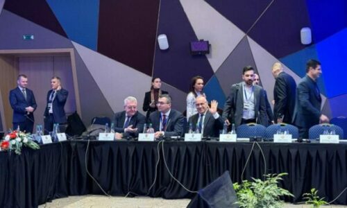 UEFA mbledh krerët e Federatave Ballkanike, i paralajmëron me dënime të rënda për kurdisje