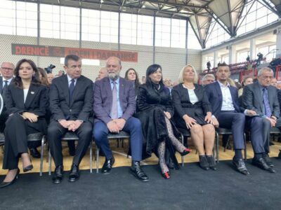 Një delegacion i Shqipërisë erdhi në Skenderaj për ngushëllime për Haxhi Thaçin