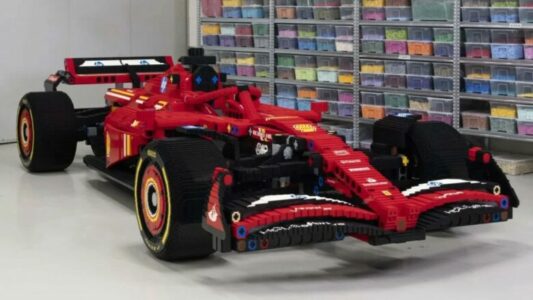 Lego bëri një kopje në madhësi reale të bolidit F1 të Ferrarit