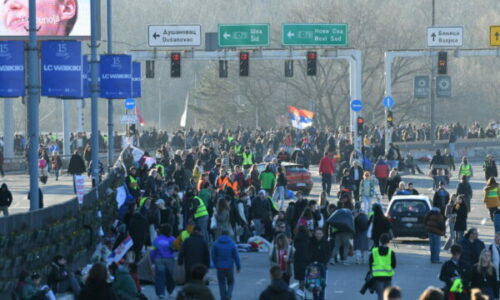 Bllokohet Serbia, paralajmërohen dy protesta të mëdha dhe një grevë e përgjithshme